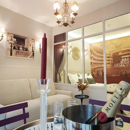 Palais Royal Apartment