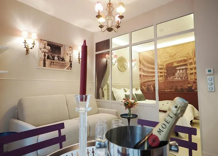 Palais Royal Apartment